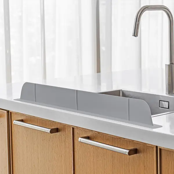 Undermount Sink with Splash Guard